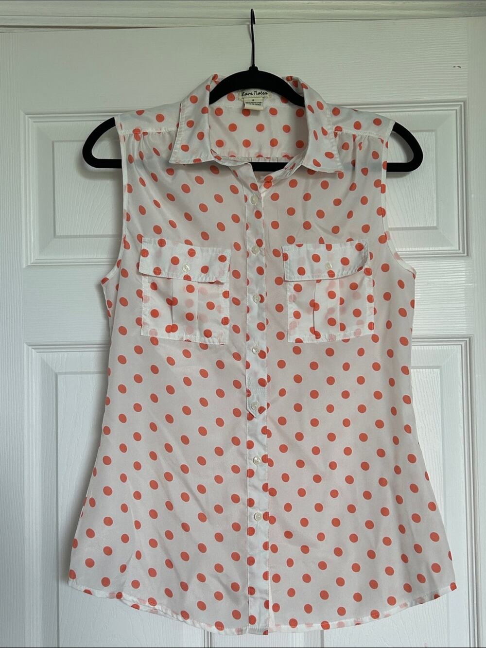 Love Tree White Sleeveless Button-Down Blouse with Coral Polka Dots, Small